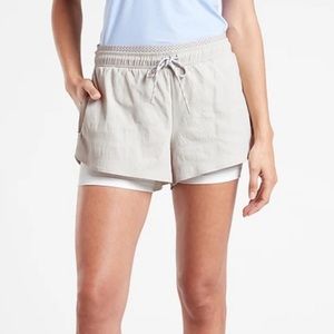 Athleta crest Trekkie short 2 in 1 size 8